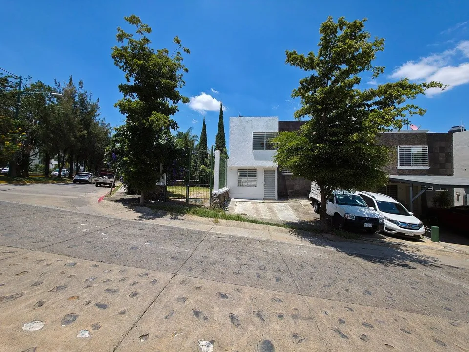 Casa con amplio jardín en renta en Terralta