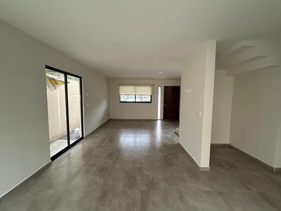 Foto 2 de CASA EN VENTA ADAMAR