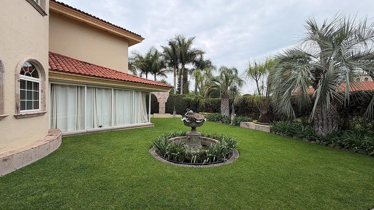 CASA EN VENTA EN BUGAMBILIAS, CONDOMINIO AZALEAS.