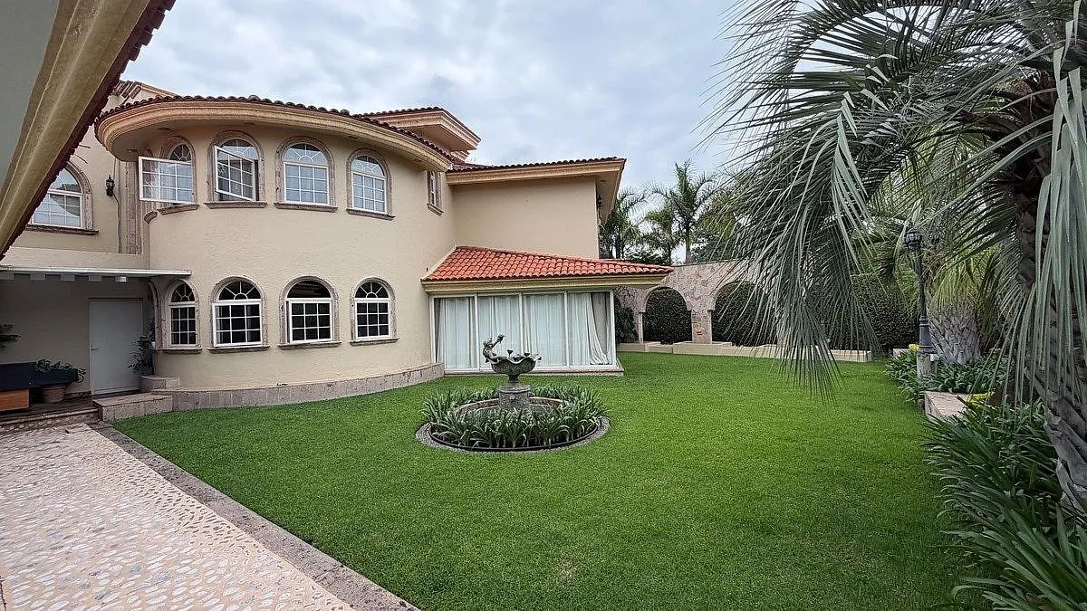 Foto 2 de CASA EN VENTA EN BUGAMBILIAS, CONDOMINIO AZALEAS.