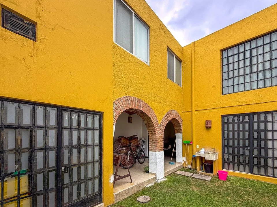 Foto 3 de Casa en Colinas de la Normal con jardín y terraza de arcos | 3 recámaras