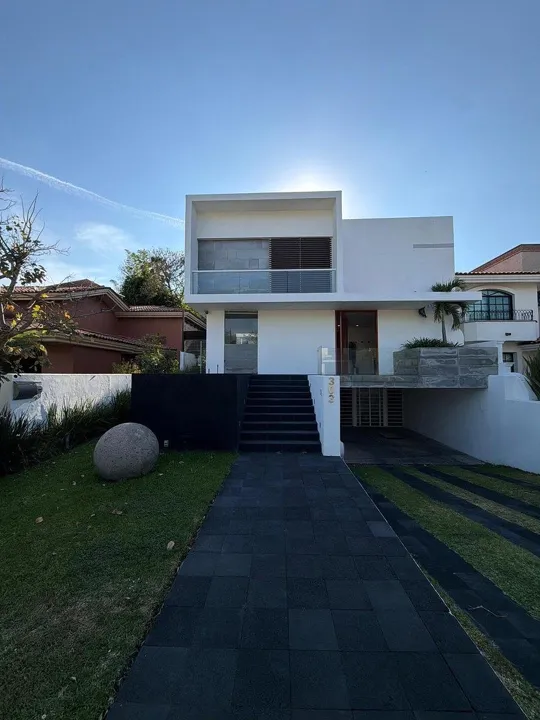 CASA EN VENTA EN VALLE REAL