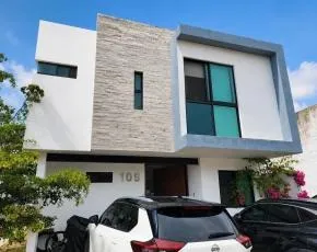 Casa en venta en Av. Punto Sur, Punto Sur, Tlajomulco de Zúñiga