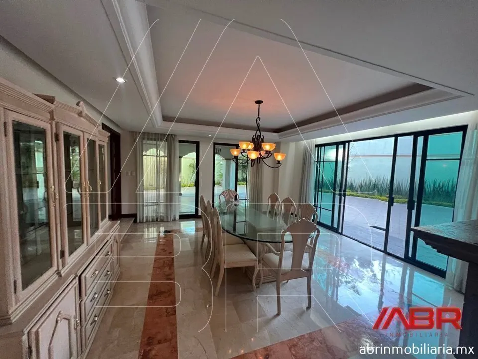 Foto 8 de RESIDENCIA IMPECABLE EN RENTA EN COTO CHAPALITA