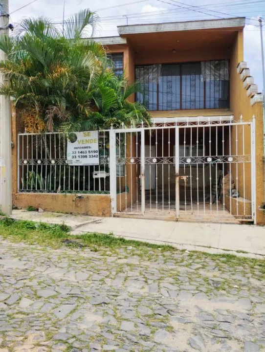 CASA EN VENTA EN LA COL. VISTA HERMOSA