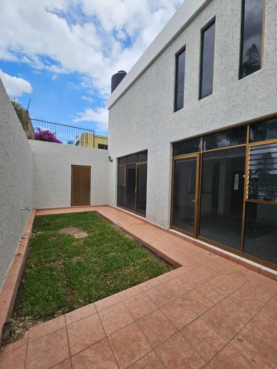 Foto 5 de Amplisima casa sobre Rafael Sanzio Y guadalupe