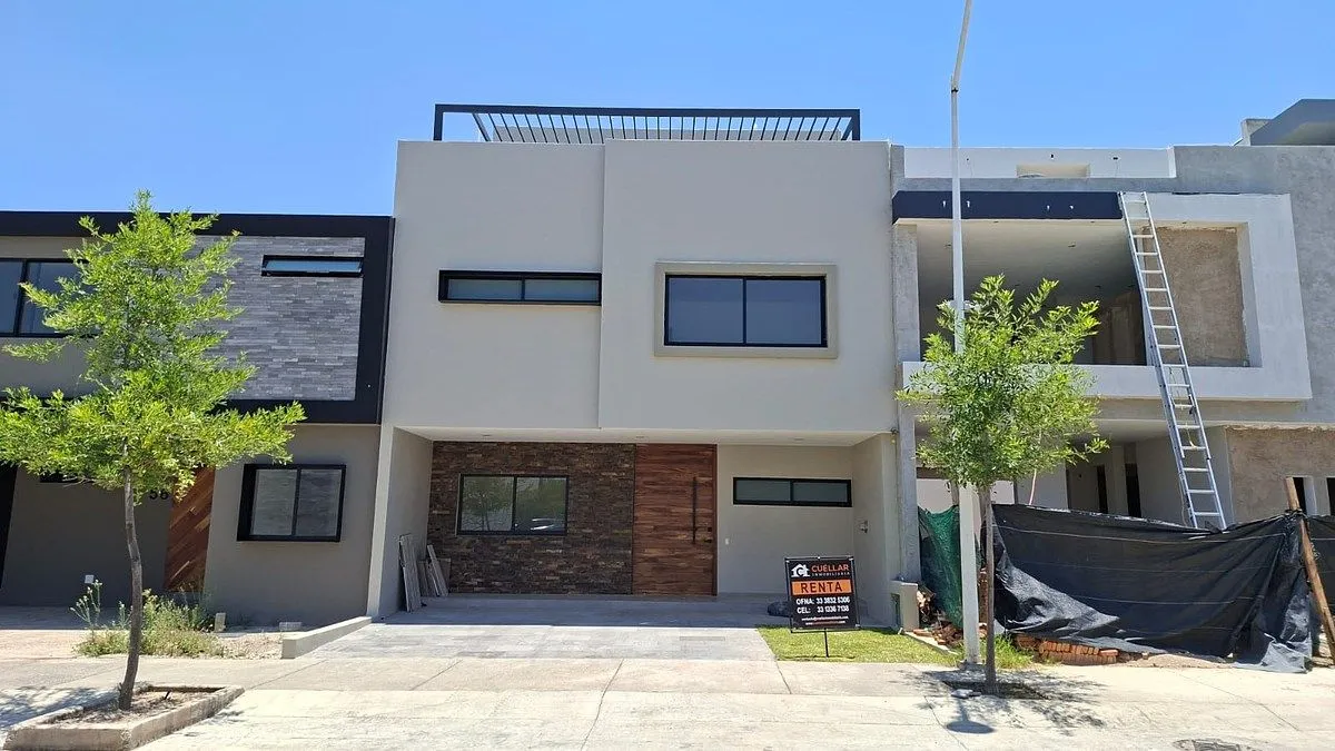 CASA DE RENTA EN COTO ALTANZA SOLARES. ZAPOPAN JAL.