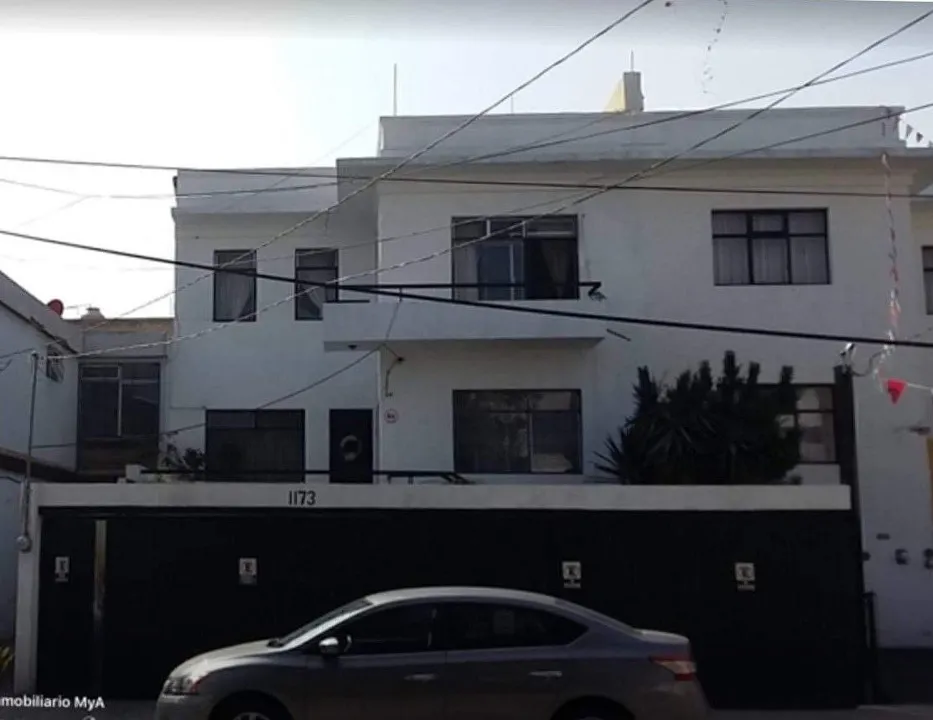 Foto 2 de CASA CON USO DE SUELO EN COL. AMERICANA, GUADALAJARA, JAL.