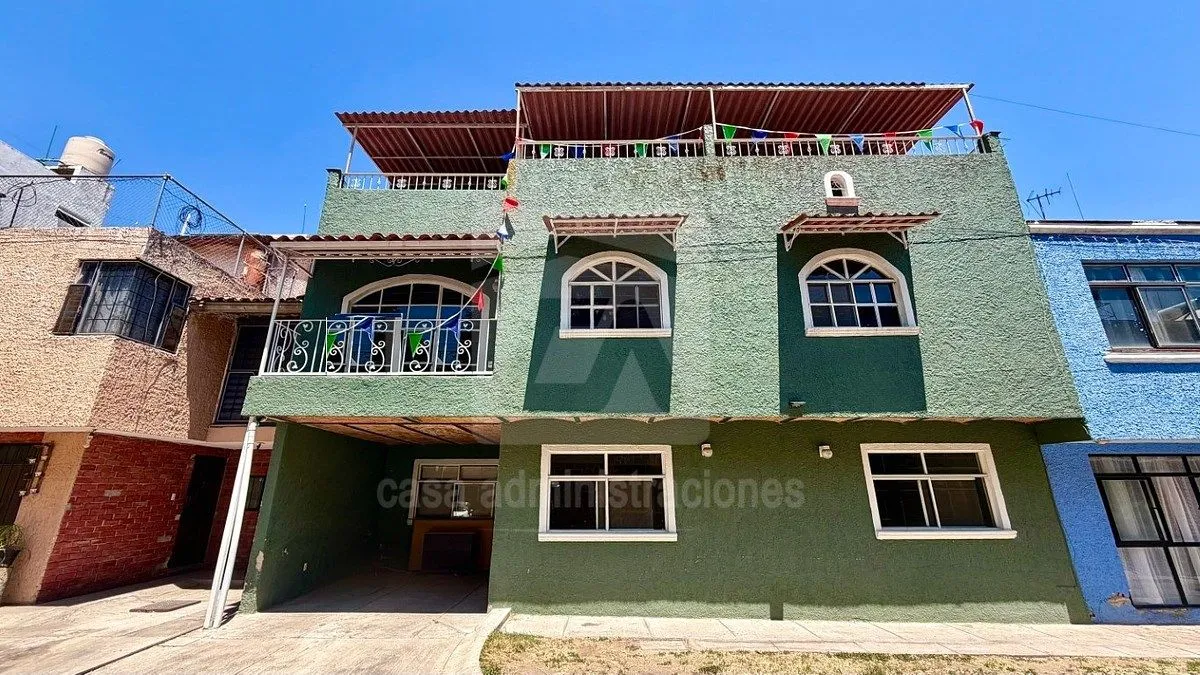 Foto 2 de CASA EN VENTA DE 3 NIVELES EN COTO EN CIUDAD GRANJA
