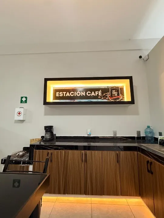 Foto 5 de Local Comercial en renta en Calle Manuel De Falla, San Andrés, Guadalajara