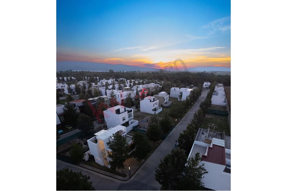 Foto 9 de Casa en venta en Solares Zapopan con ingeniería sísmica y acabados de lujo.*