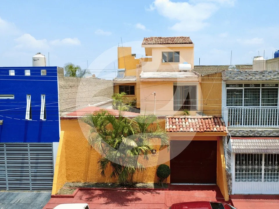 Casa en Venta a unas cuadra de Av. Colon,  Col. Lázaro Cárdenas
