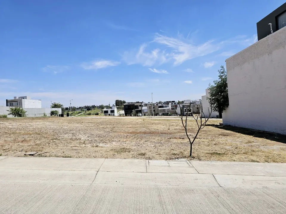 Foto 2 de Excelente Terreno Orientación Norte - Sur en Valle Imperial en Coto Privado