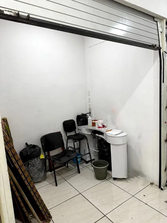 LOCALES COMERCIALES SOBRE AV.HIDALGO EN ZONA CENTRO