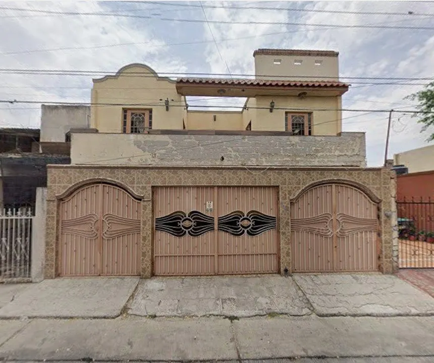 Casa En Venta y Renta en Colonia El Carmen, Guadalajara.