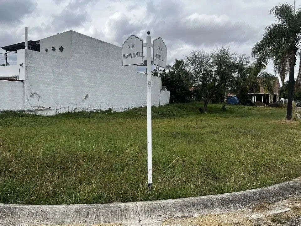 TERRENO ESQUINA CERCA LAGUNA DE CAJITITLÁN
