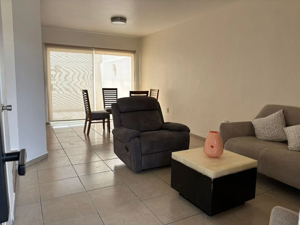 Foto 4 de CASA AMUEBLADA EN VIVEROS DEL VALLE, JARDINES DEL VALLE, ZAPOPAN, JALISCO.