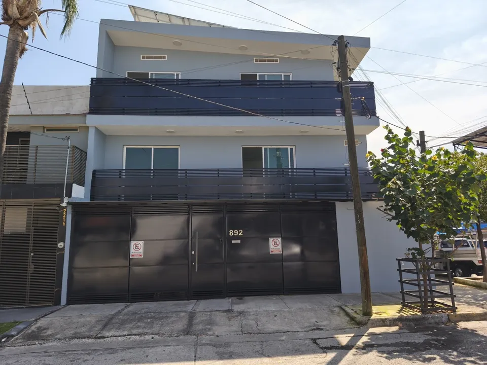 CASA CON USO DE SUELO EN VENTA EN LOMAS DE ZAPOPAN