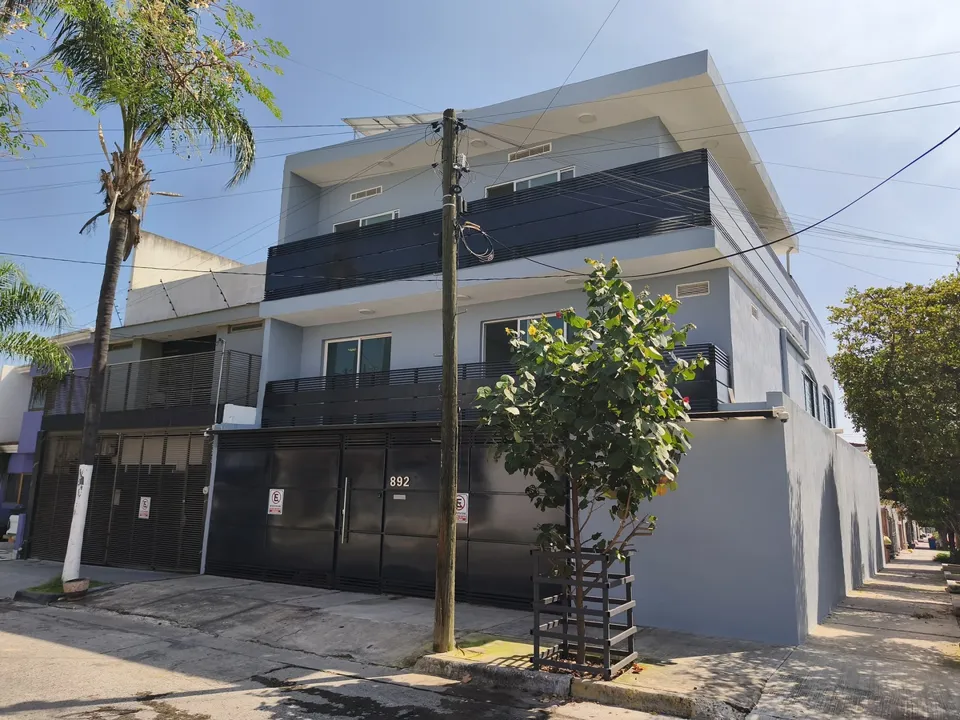 Foto 2 de CASA CON USO DE SUELO EN VENTA EN LOMAS DE ZAPOPAN