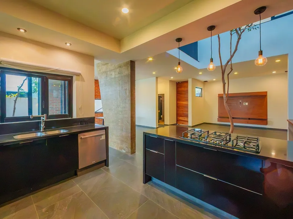 Foto 5 de CASA REMODELADA EN BOSQUES VALLARTA - AMPLIOS ESPACIOS