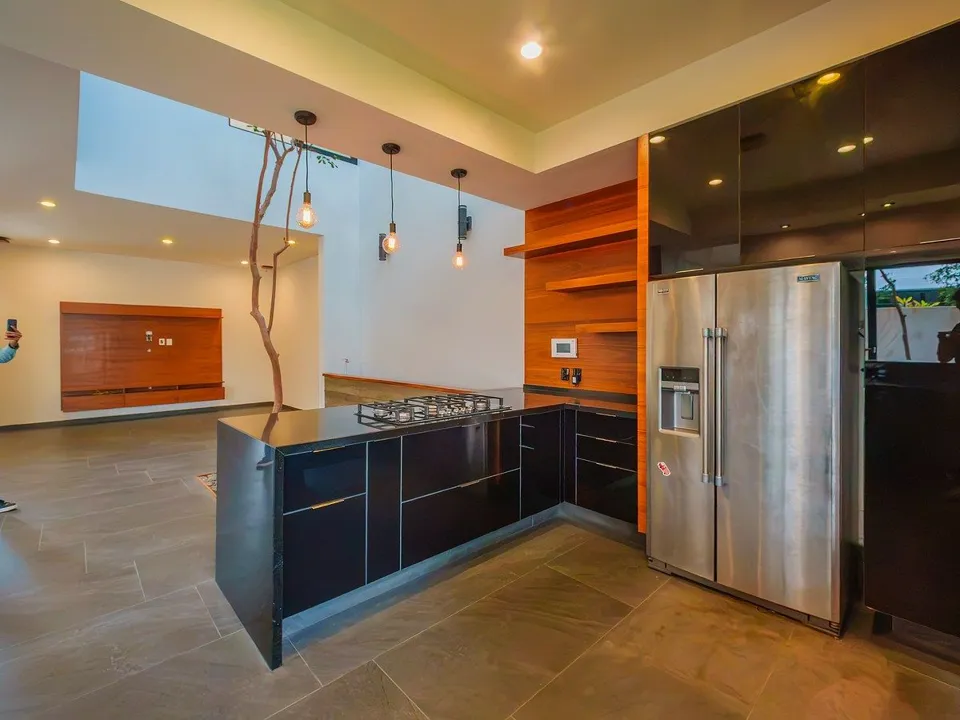 Foto 7 de CASA REMODELADA EN BOSQUES VALLARTA - AMPLIOS ESPACIOS