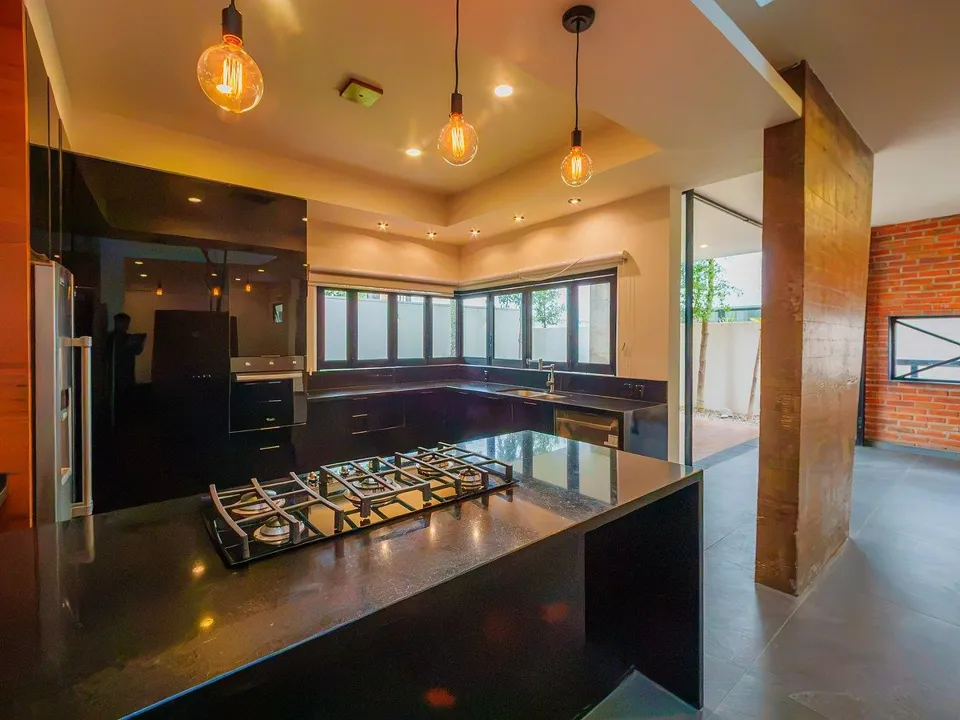 Foto 8 de CASA REMODELADA EN BOSQUES VALLARTA - AMPLIOS ESPACIOS