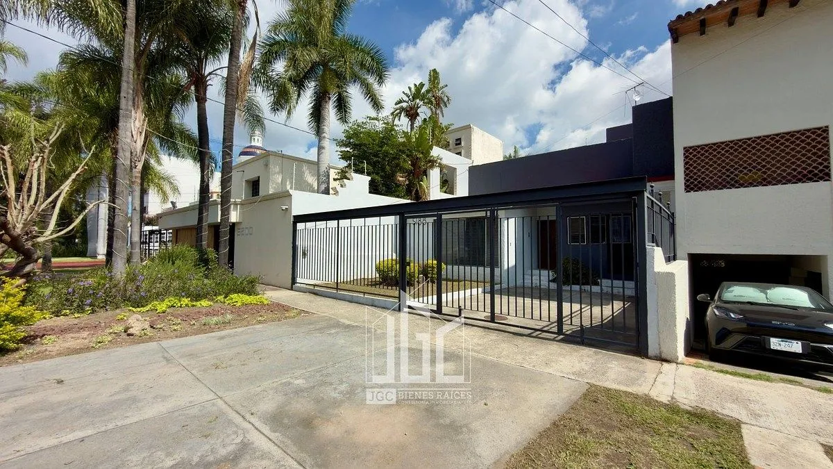 CASA EN VENTA EN JARDINES DE GUADALUPE - ZAPOPAN