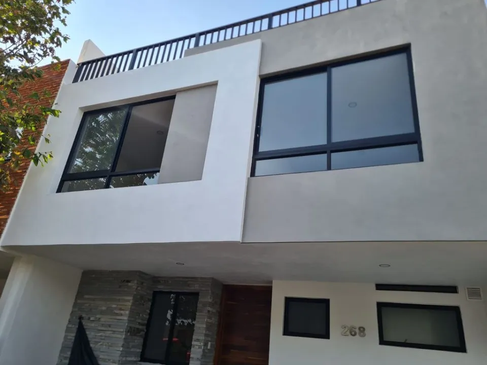 Casa en venta en Avenida Paseo del Anochecer, solares, Zapopan