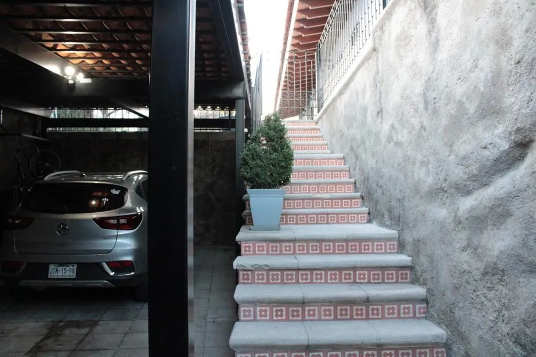 Foto 2 de LINDA CASA EN ZAPOPAN EN FRACCIONAMIENTO BUGAMBILIAS