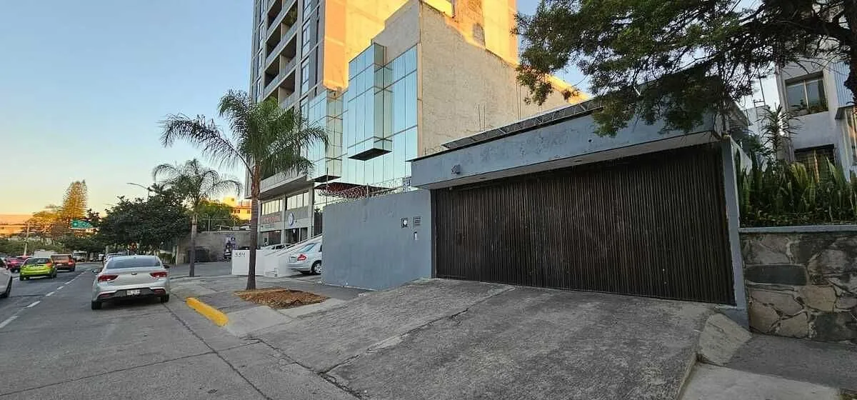 CASA RENTA EN AV AMERICAS CON USO MIXTO