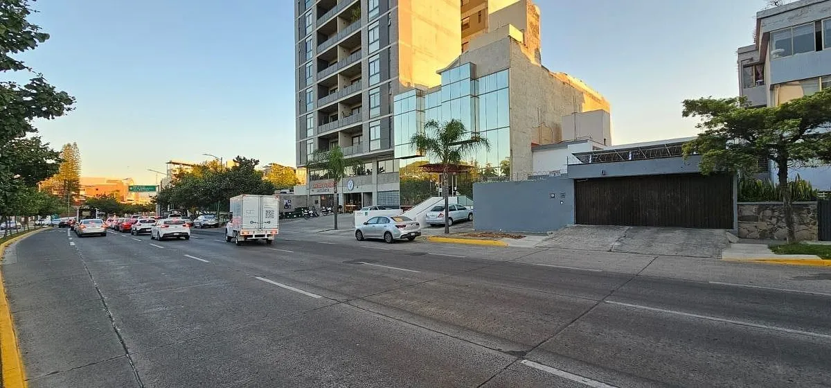 Foto 3 de CASA RENTA EN AV AMERICAS CON USO MIXTO