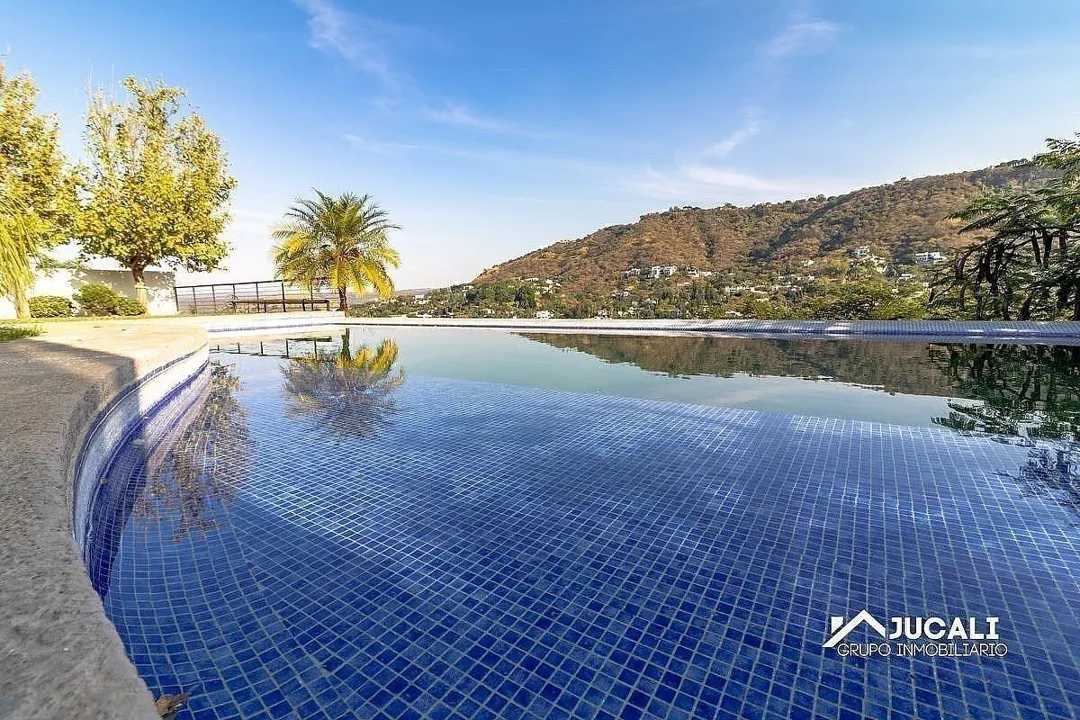Casa en venta con alberca con vista a campo de golf,  Las Cañadas, Zapopan