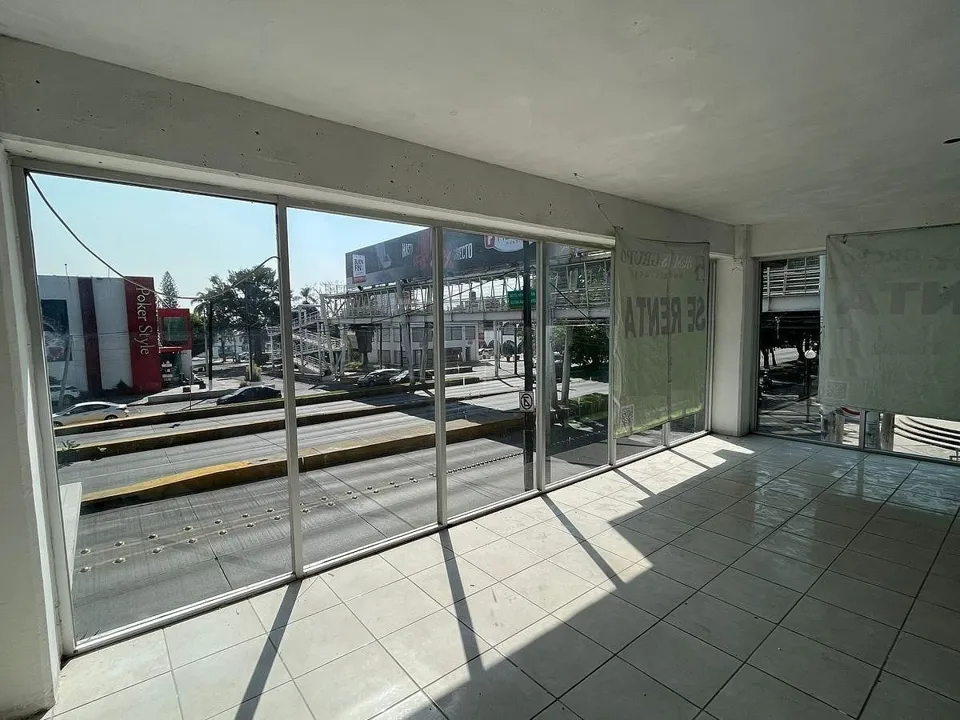 Foto 3 de RENTA OFICINA/LOCAL EN ZONA LOPEZ MATEOS SUR