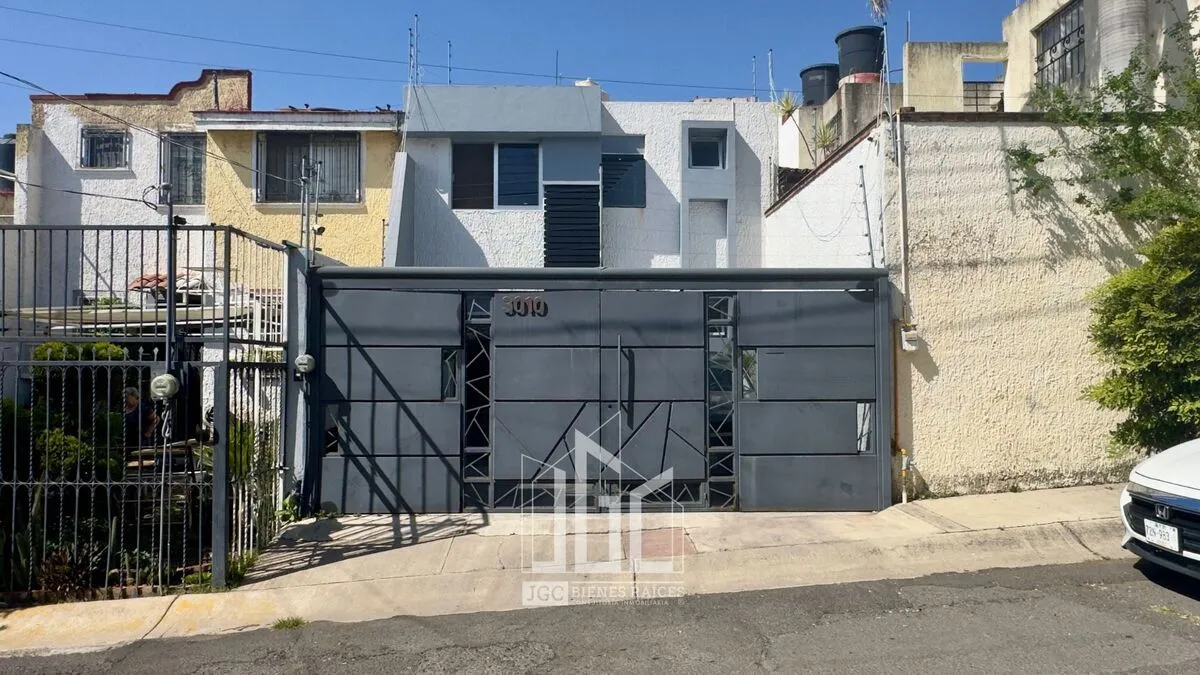CASA EN VENTA EN FRACC. REVOLUCIÓN TLAQUEPAQUE