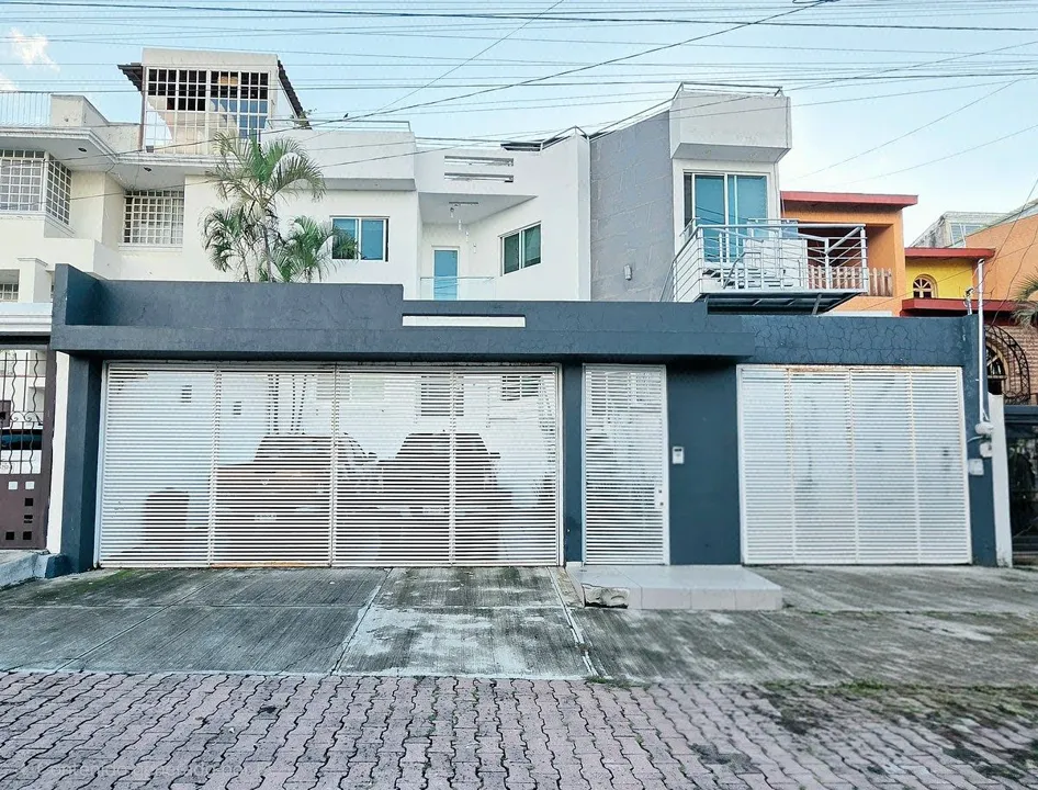 ESPACIOS AMPLIOS EN CADA AREA DE LA CASA CUENTA CON 4 RECAMARAS