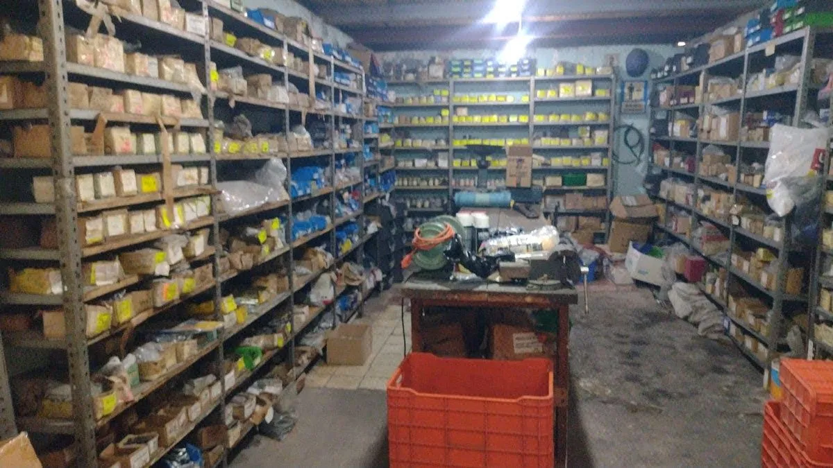Foto 3 de Local Comercial en Venta sobre Av. López de Legazpi, Guadalajara con Oficinas