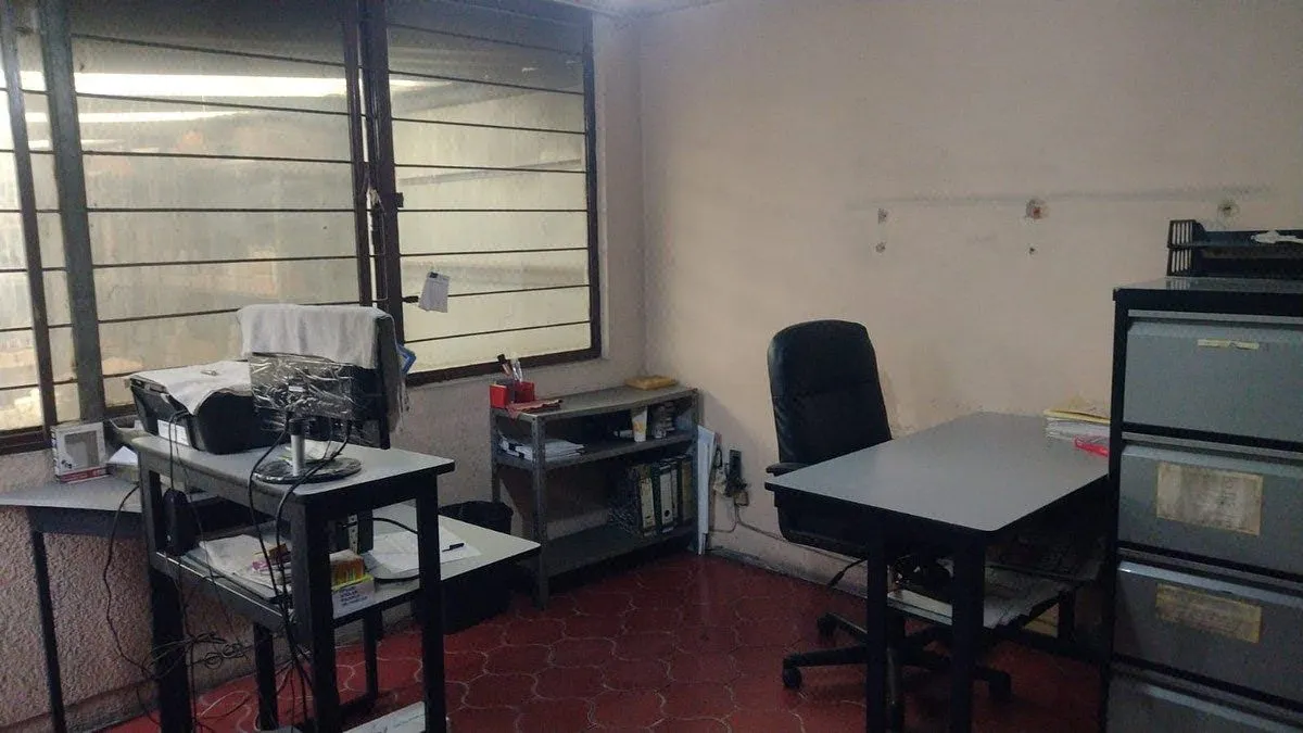 Foto 9 de Local Comercial en Venta sobre Av. López de Legazpi, Guadalajara con Oficinas