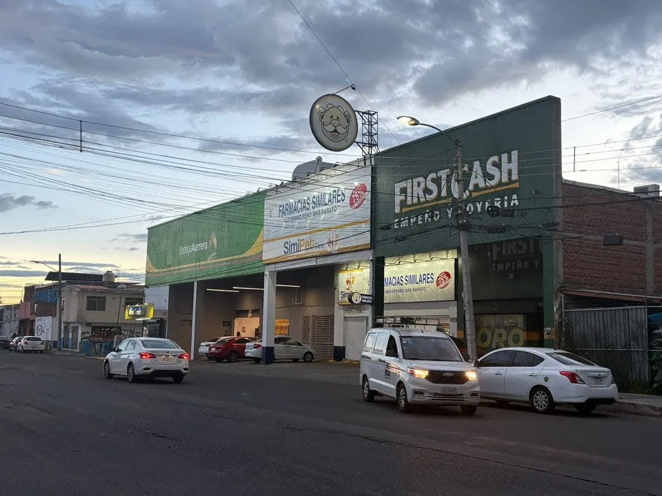 Foto 5 de LOCAL COMERCIAL EN RENTA  $6,000 (OBLATOS PTE) GUADALAJARA