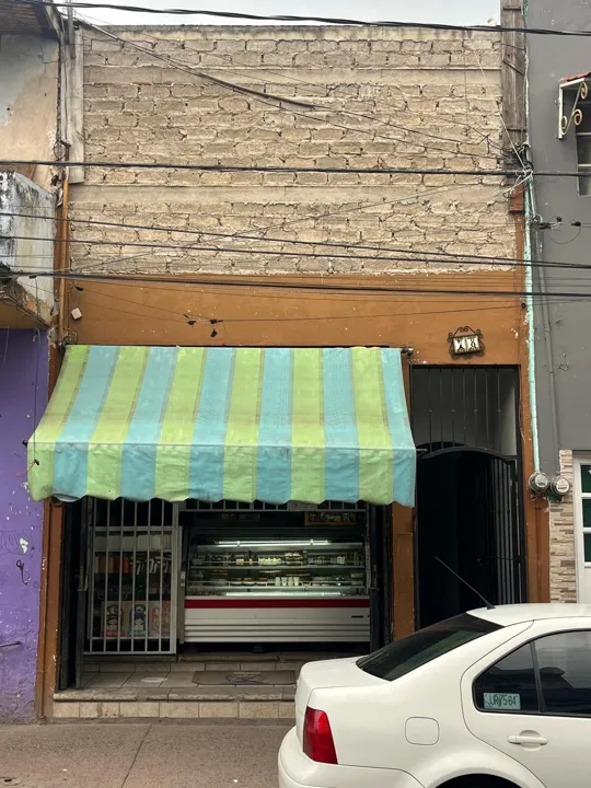 Casa Habitación CON local comercial en el centro de Tonala