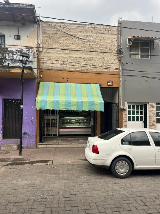Foto 2 de Casa Habitación CON local comercial en el centro de Tonala