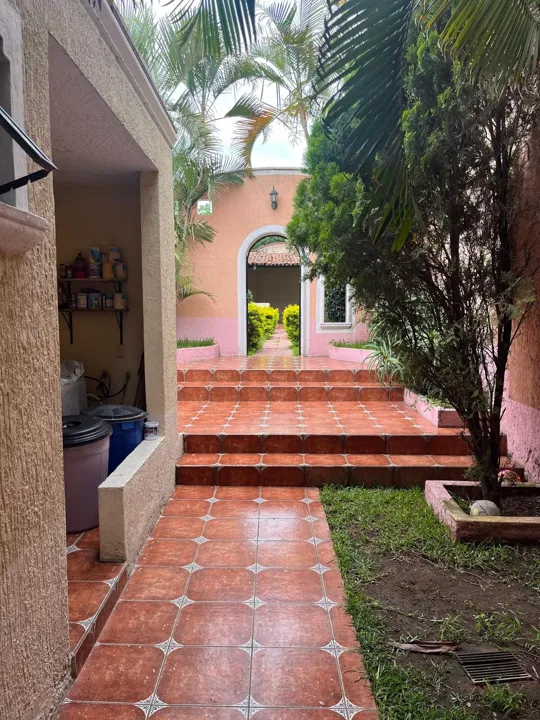 Foto 4 de Casa Habitación CON local comercial en el centro de Tonala