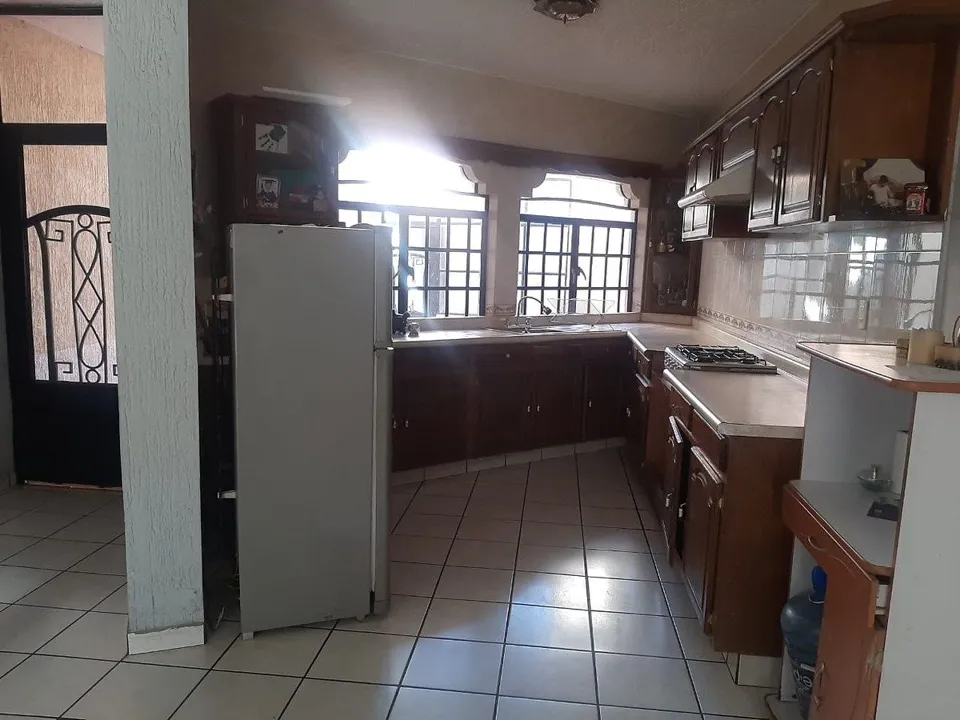 Foto 9 de Casa Habitación CON local comercial en el centro de Tonala