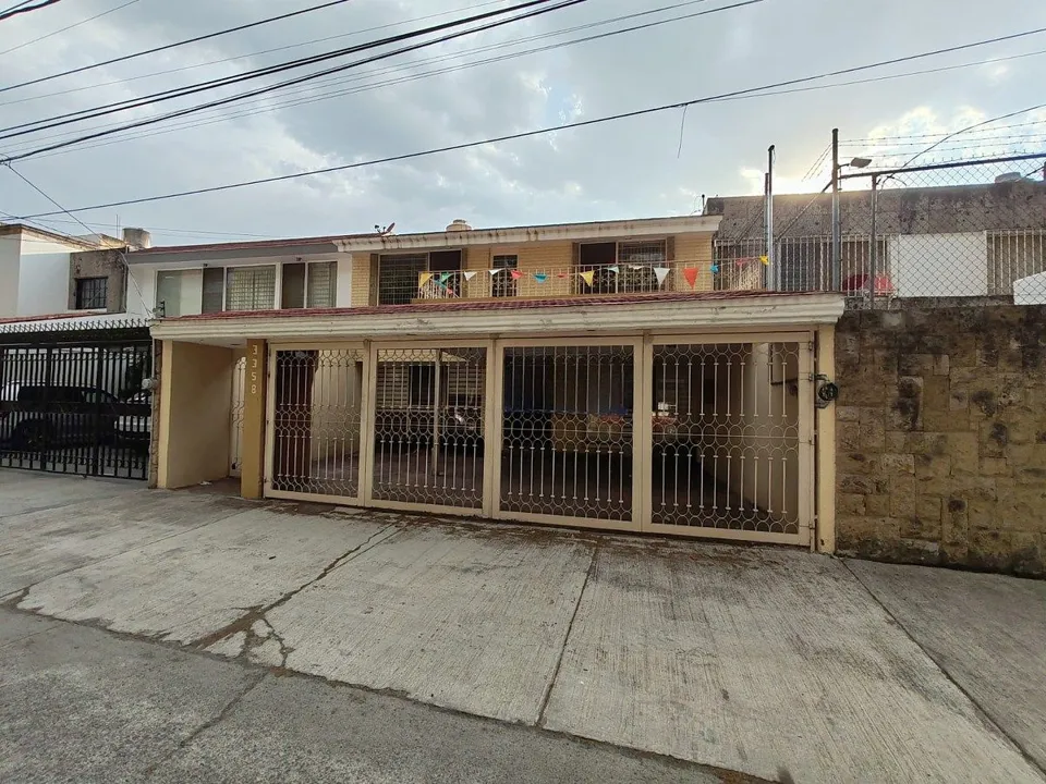 Amplia residencia en venta en Residencial Victoria, a espaldas de Plaza del Sol