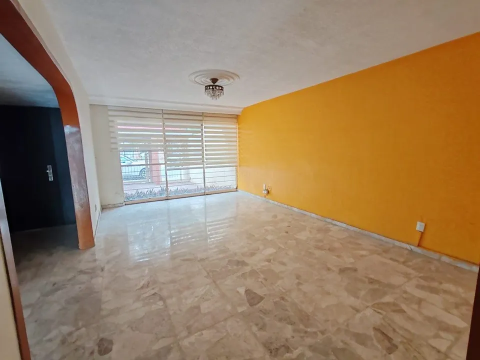 Foto 4 de Amplia residencia en venta en Residencial Victoria, a espaldas de Plaza del Sol