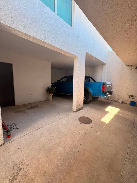 Foto 2 de Casa con uso de suelo en venta, Jardines Del Bosque, Guadalajara | CCV-2323