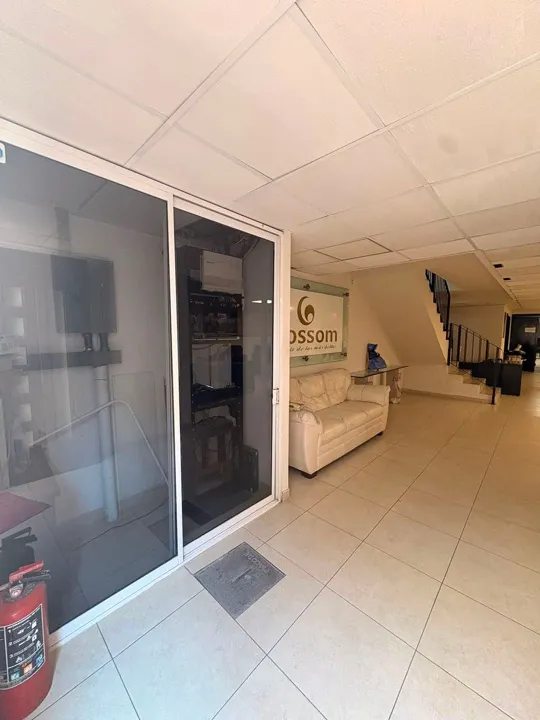 Foto 3 de Casa con uso de suelo en venta, Jardines Del Bosque, Guadalajara | CCV-2323