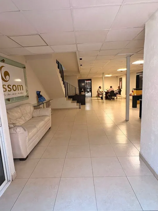 Foto 6 de Casa con uso de suelo en venta, Jardines Del Bosque, Guadalajara | CCV-2323