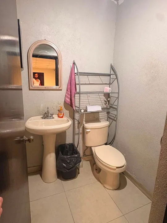 Foto 7 de Casa con uso de suelo en venta, Jardines Del Bosque, Guadalajara | CCV-2323
