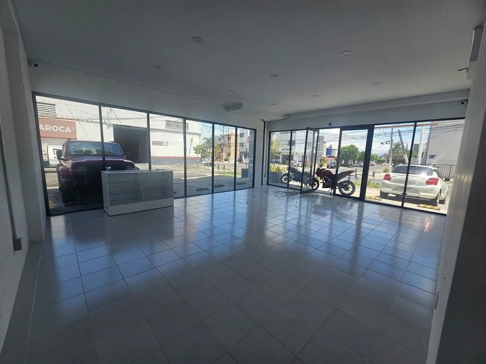 LOCAL COMERCIAL EN TORRE SHEMALTA (COLLI URBANO)