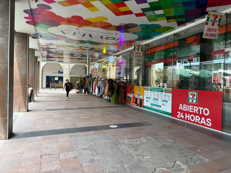 SE TRASPASA  CAFETERIA / TIENDA SOUVENIRS  JOYERO DE GUADALAJARA. (CABAÑAS)